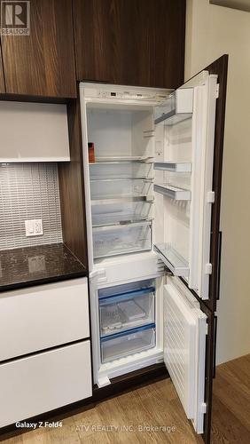 704 - 151 Avenue Road, Toronto, ON - Indoor Photo Showing Kitchen