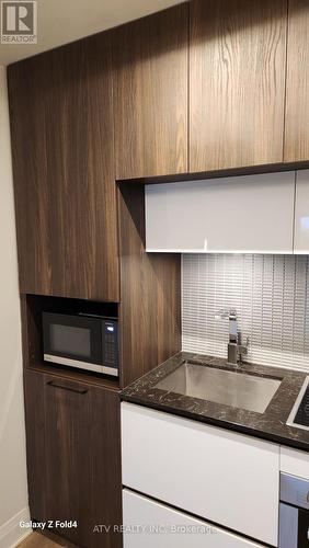 704 - 151 Avenue Road, Toronto, ON - Indoor Photo Showing Kitchen