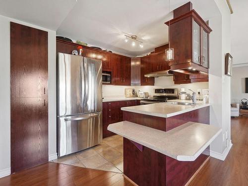 Cuisine - 403-291 Place Harel, Sainte-Thérèse, QC - Indoor Photo Showing Kitchen With Double Sink