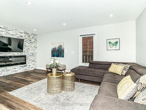 15 Corkett Dr, Brampton, ON - Indoor Photo Showing Living Room