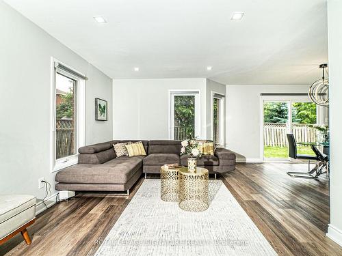 15 Corkett Dr, Brampton, ON - Indoor Photo Showing Living Room