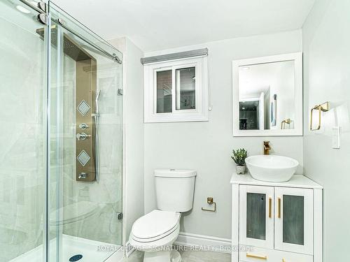 15 Corkett Dr, Brampton, ON - Indoor Photo Showing Bathroom