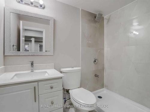 15 Corkett Dr, Brampton, ON - Indoor Photo Showing Bathroom