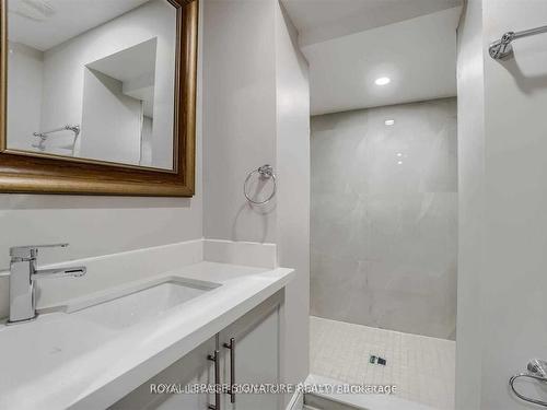 15 Corkett Dr, Brampton, ON - Indoor Photo Showing Bathroom