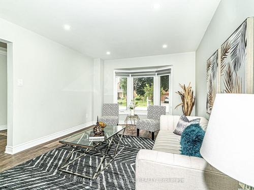 15 Corkett Dr, Brampton, ON - Indoor Photo Showing Living Room