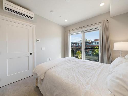 401-741 Travino Lane, Saanich, BC - Indoor Photo Showing Bedroom