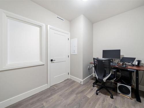 401-741 Travino Lane, Saanich, BC - Indoor Photo Showing Office