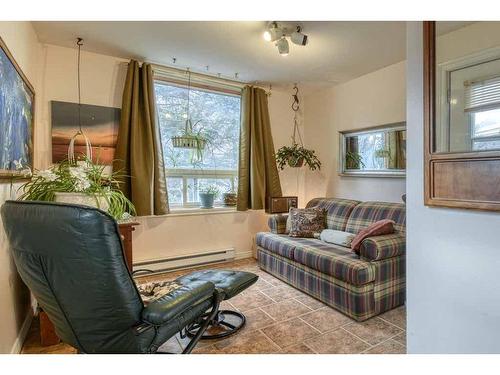 Den - 1771 Rue Principale, Mont-Blanc, QC - Indoor Photo Showing Living Room