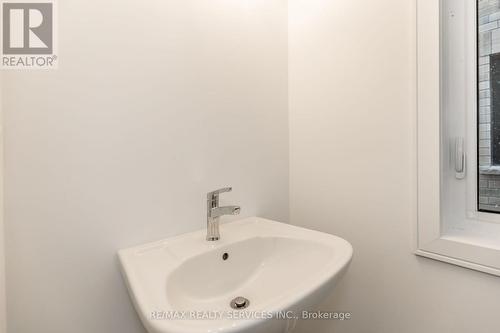 61 Red Maple Lane, Barrie, ON - Indoor Photo Showing Bathroom