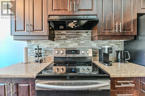 1002 - 5 Lisa Street, Brampton, ON - Indoor Photo Showing Kitchen With Upgraded Kitchen