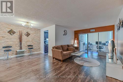 1002 - 5 Lisa Street, Brampton, ON - Indoor Photo Showing Living Room