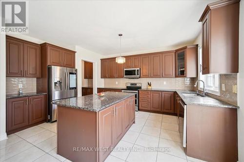 4 Landview Road, Brampton, ON - Indoor Photo Showing Kitchen