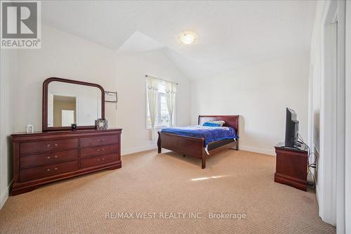 4 Landview Road, Brampton, ON - Indoor Photo Showing Bedroom