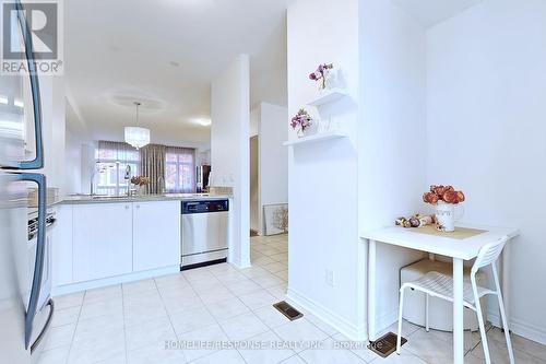 971 Reimer Common, Burlington, ON - Indoor Photo Showing Kitchen