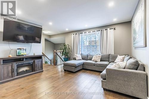 86 Primrose Crescent, Brampton, ON - Indoor Photo Showing Living Room