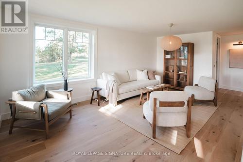 234089 Conc 2 Wgr, West Grey, ON - Indoor Photo Showing Living Room