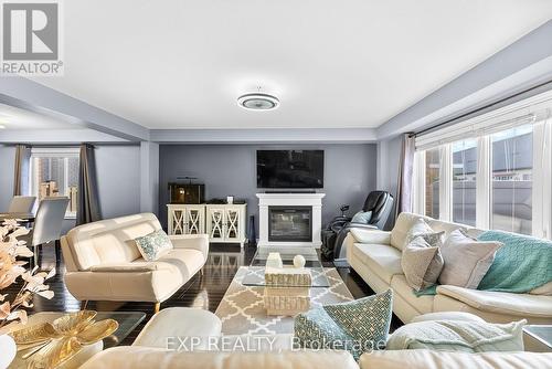 5743 Jake Crescent, Niagara Falls, ON - Indoor Photo Showing Living Room With Fireplace