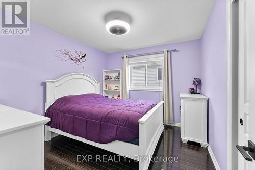 5743 Jake Crescent, Niagara Falls, ON - Indoor Photo Showing Bedroom