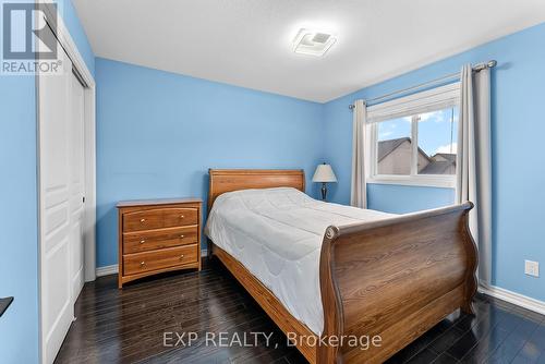 5743 Jake Crescent, Niagara Falls, ON - Indoor Photo Showing Bedroom