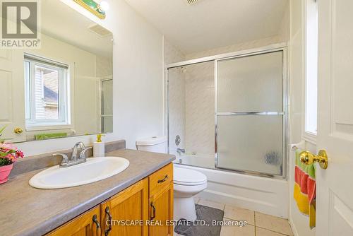 35 Melran Drive, Cambridge, ON - Indoor Photo Showing Bathroom