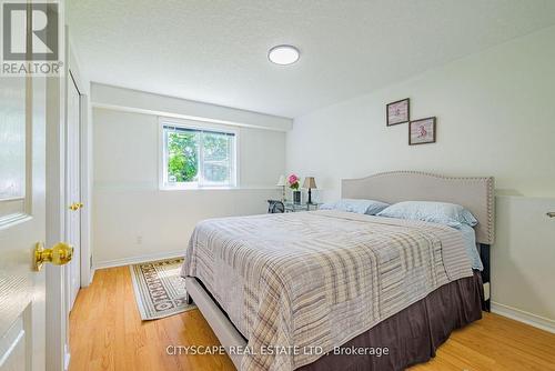 35 Melran Drive, Cambridge, ON - Indoor Photo Showing Bedroom