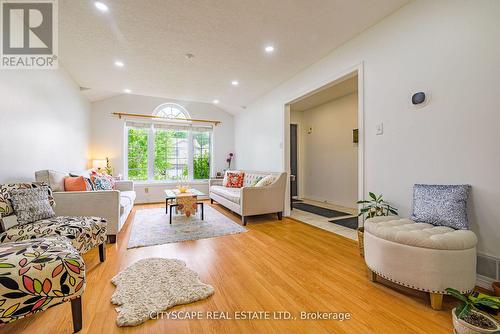 35 Melran Drive, Cambridge, ON - Indoor Photo Showing Living Room