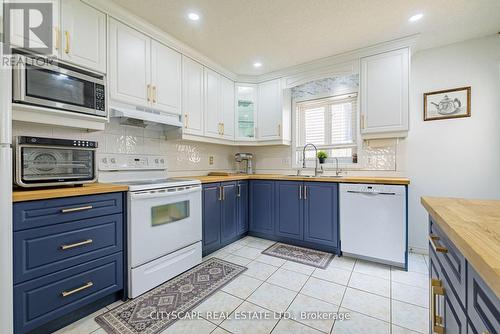 35 Melran Drive, Cambridge, ON - Indoor Photo Showing Kitchen With Double Sink