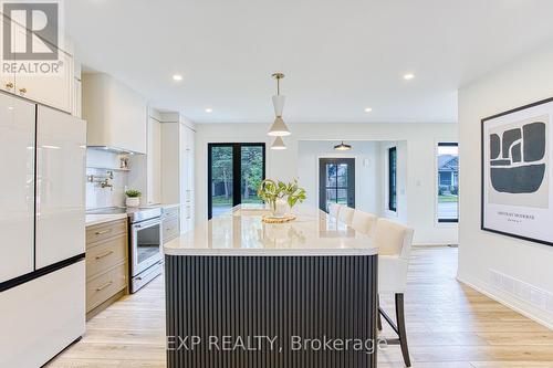 11 Nelles Road N, Grimsby, ON - Indoor Photo Showing Kitchen