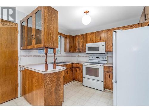 1445 Ponderosa Road, West Kelowna, BC - Indoor Photo Showing Kitchen With Double Sink