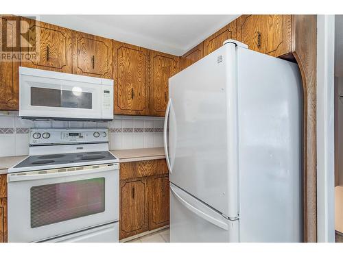 1445 Ponderosa Road, West Kelowna, BC - Indoor Photo Showing Kitchen