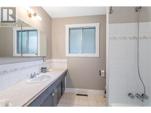 1445 Ponderosa Road, West Kelowna, BC - Indoor Photo Showing Bathroom