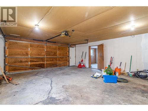 1445 Ponderosa Road, West Kelowna, BC - Indoor Photo Showing Garage