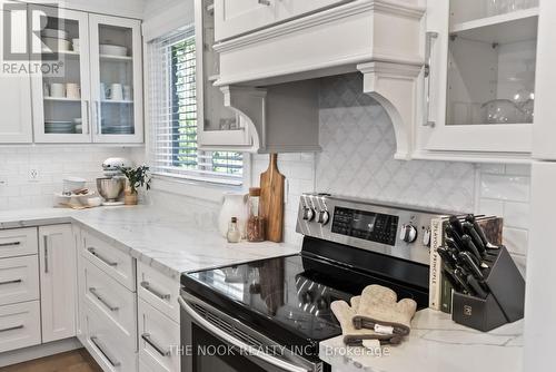 8 Whitt Crescent, Kawartha Lakes (Bethany), ON - Indoor Photo Showing Kitchen With Upgraded Kitchen