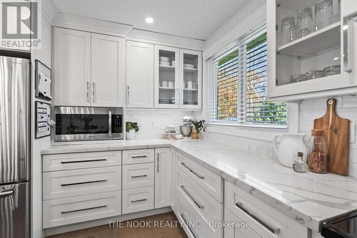 8 Whitt Crescent, Kawartha Lakes (Bethany), ON - Indoor Photo Showing Kitchen With Upgraded Kitchen