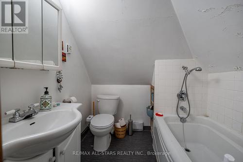 301 Park Street N, Peterborough (Downtown), ON - Indoor Photo Showing Bathroom