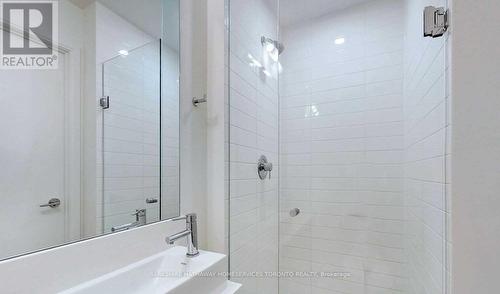 1011E - 576 Front Street W, Toronto, ON - Indoor Photo Showing Bathroom