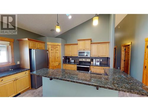 7309 Copperhorn Drive Drive, Radium Hot Springs, BC - Indoor Photo Showing Kitchen With Stainless Steel Kitchen With Upgraded Kitchen