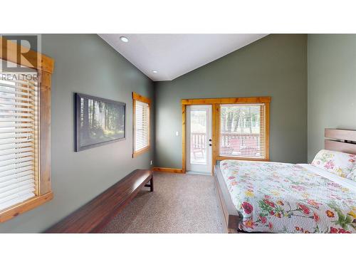 7309 Copperhorn Drive Drive, Radium Hot Springs, BC - Indoor Photo Showing Bedroom