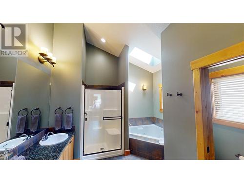 7309 Copperhorn Drive Drive, Radium Hot Springs, BC - Indoor Photo Showing Bathroom