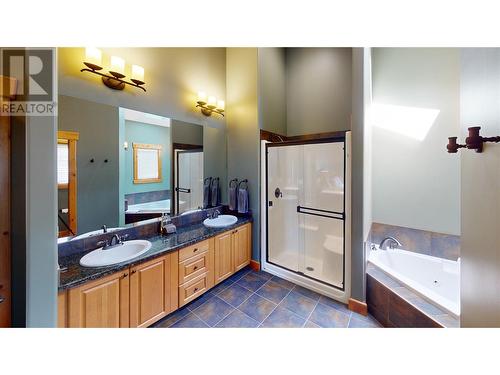 7309 Copperhorn Drive Drive, Radium Hot Springs, BC - Indoor Photo Showing Bathroom