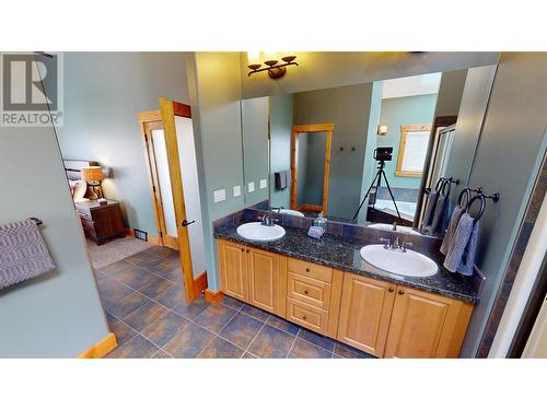 7309 Copperhorn Drive Drive, Radium Hot Springs, BC - Indoor Photo Showing Bathroom