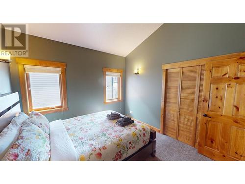 7309 Copperhorn Drive Drive, Radium Hot Springs, BC - Indoor Photo Showing Bedroom