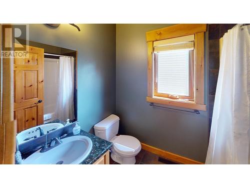 7309 Copperhorn Drive Drive, Radium Hot Springs, BC - Indoor Photo Showing Bathroom