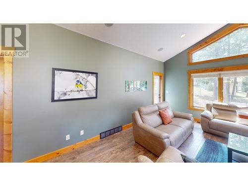 7309 Copperhorn Drive Drive, Radium Hot Springs, BC - Indoor Photo Showing Living Room