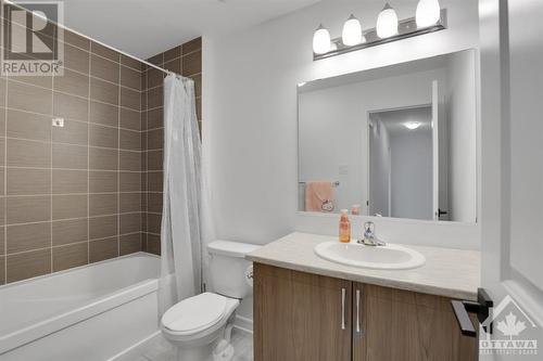 Main bathroom. - 4527 Kelly Farm Drive, Ottawa, ON - Indoor Photo Showing Bathroom