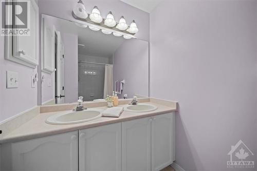 32 Whalings Circle, Stittsville, ON - Indoor Photo Showing Bathroom