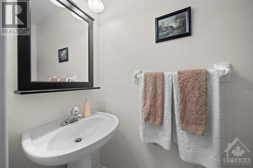 32 Whalings Circle, Stittsville, ON - Indoor Photo Showing Bathroom