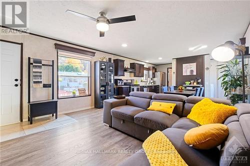 100 - 3535 St Joseph Boulevard, Ottawa, ON - Indoor Photo Showing Living Room