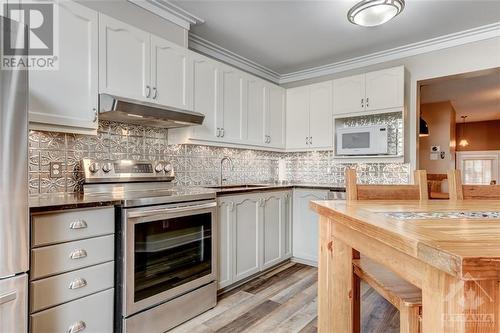 130 Landover Crescent, Kanata, ON - Indoor Photo Showing Kitchen