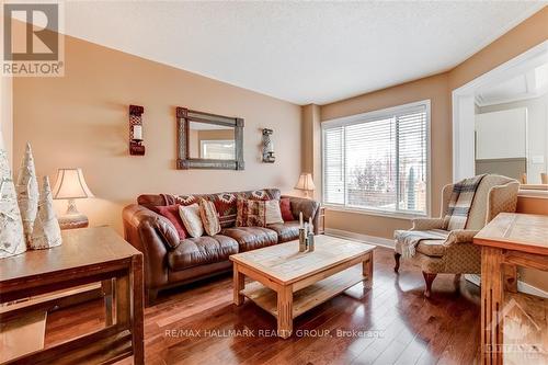 130 Landover Crescent, Ottawa, ON - Indoor Photo Showing Living Room